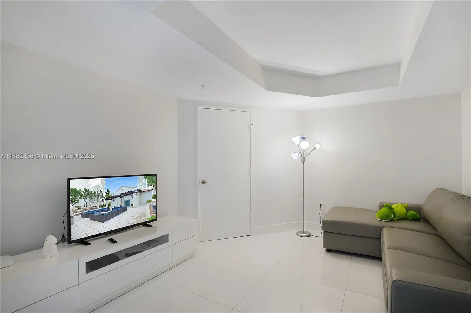 250 S Sunny Isles Blvd, #TH-207