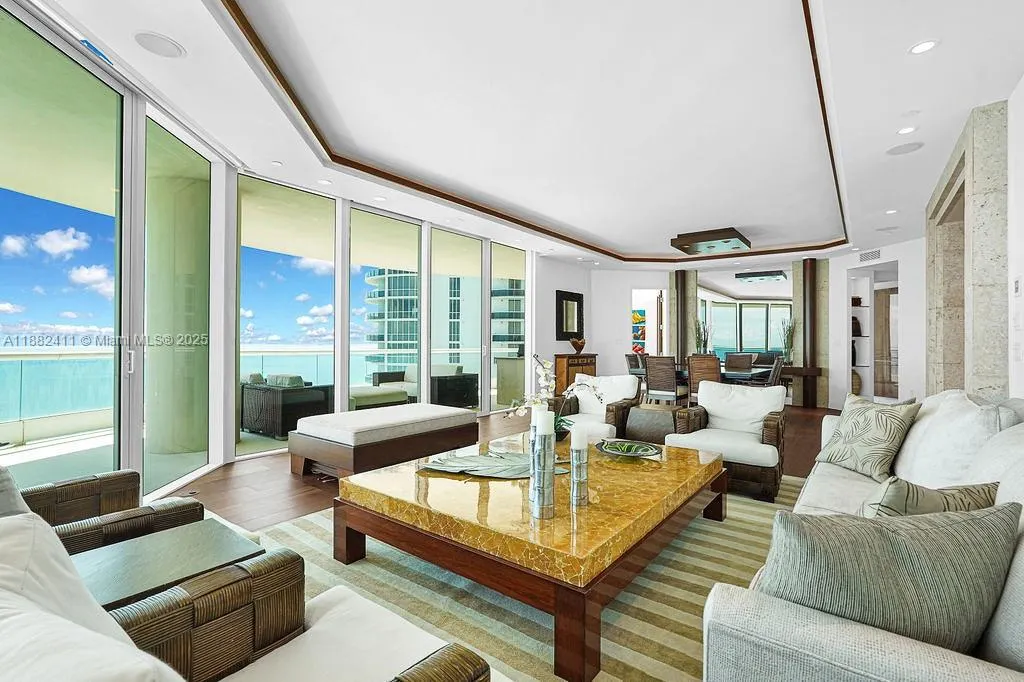 16047 Collins Ave, #2904