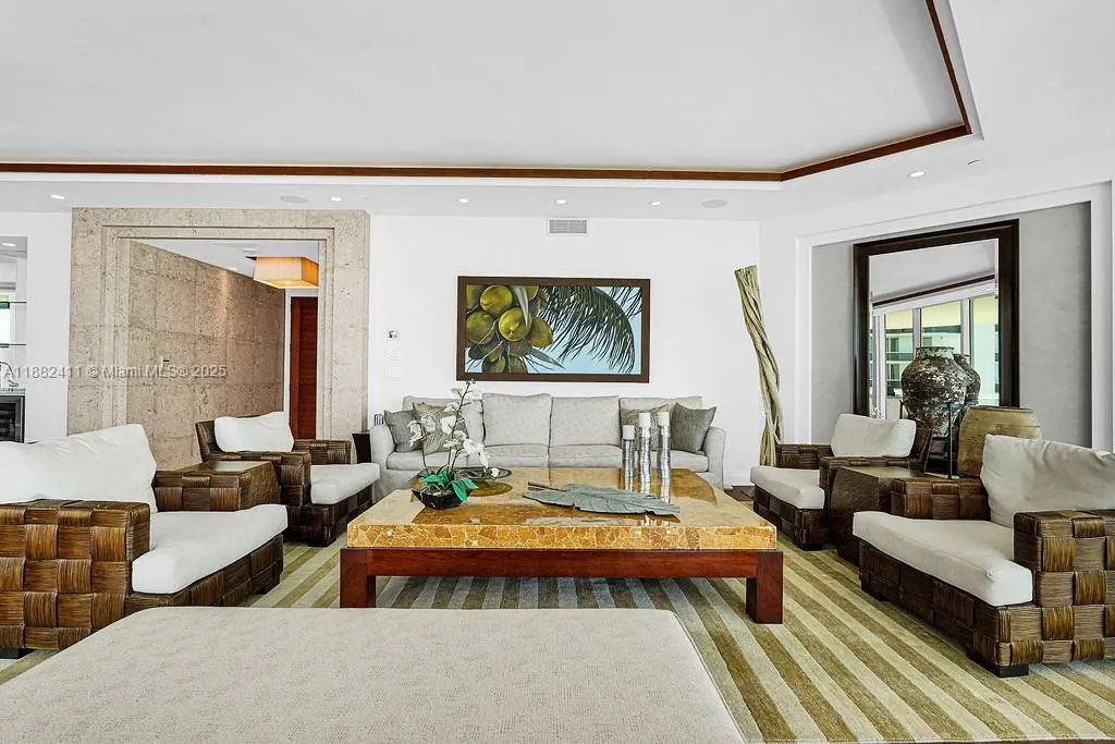16047 Collins Ave, #2904