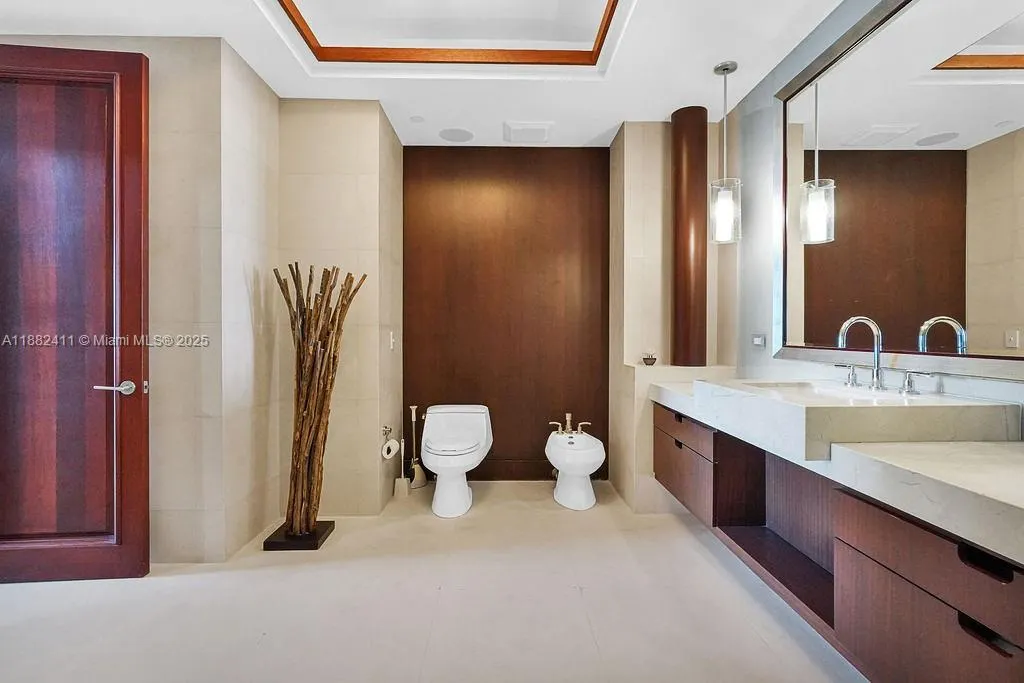 16047 Collins Ave, #2904
