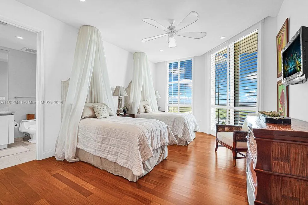 16047 Collins Ave, #2904