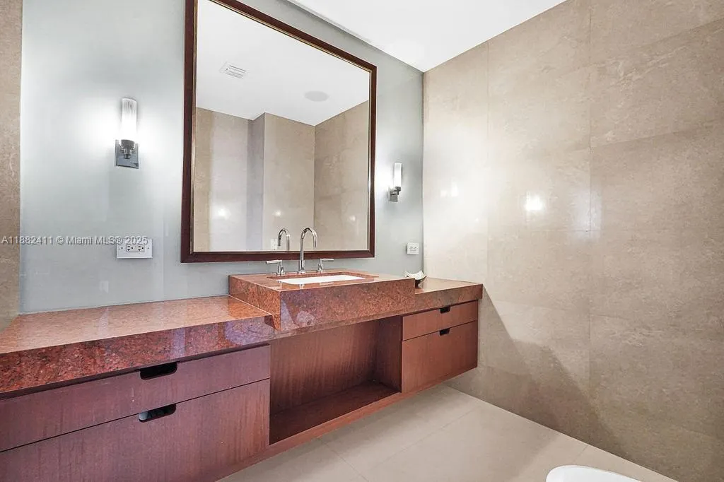 16047 Collins Ave, #2904