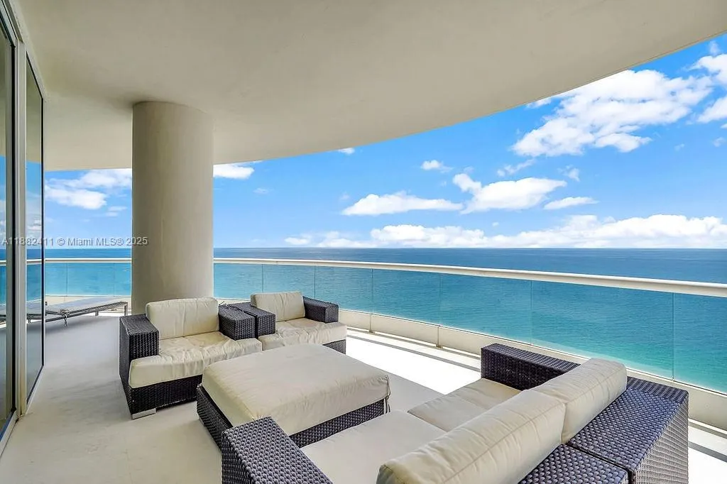 16047 Collins Ave, #2904