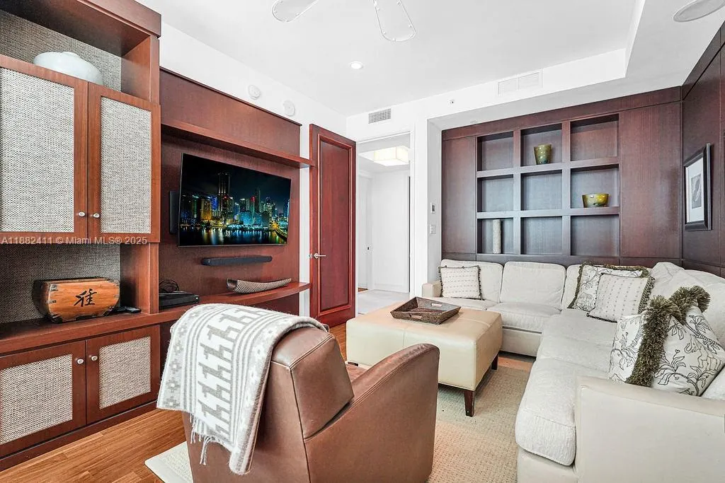 16047 Collins Ave, #2904