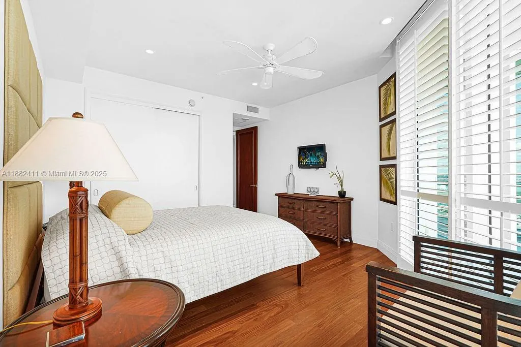 16047 Collins Ave, #2904