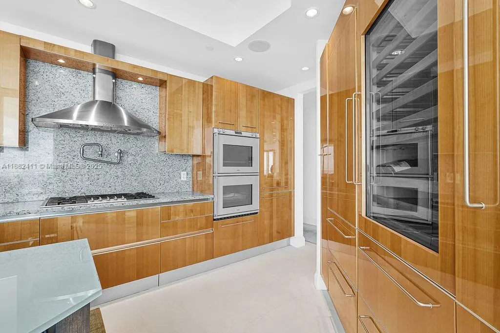 16047 Collins Ave, #2904