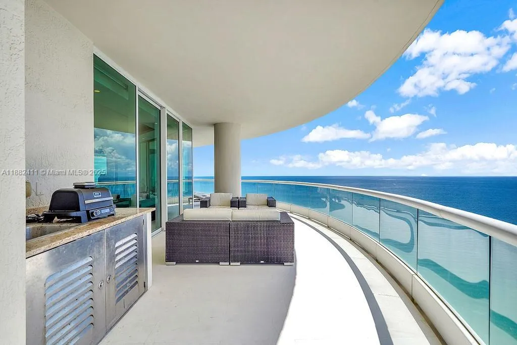 16047 Collins Ave, #2904