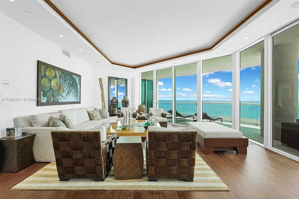 16047 Collins Ave, #2904