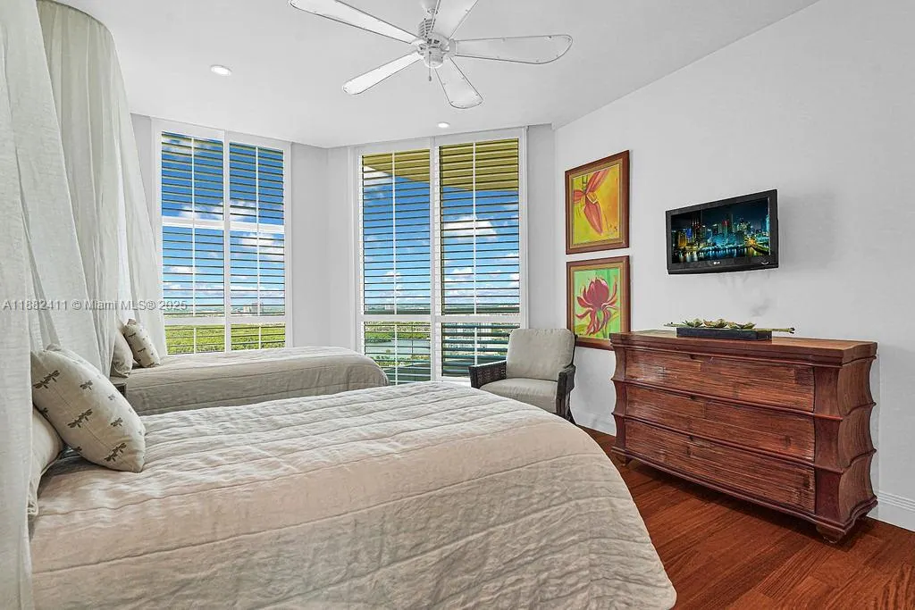 16047 Collins Ave, #2904