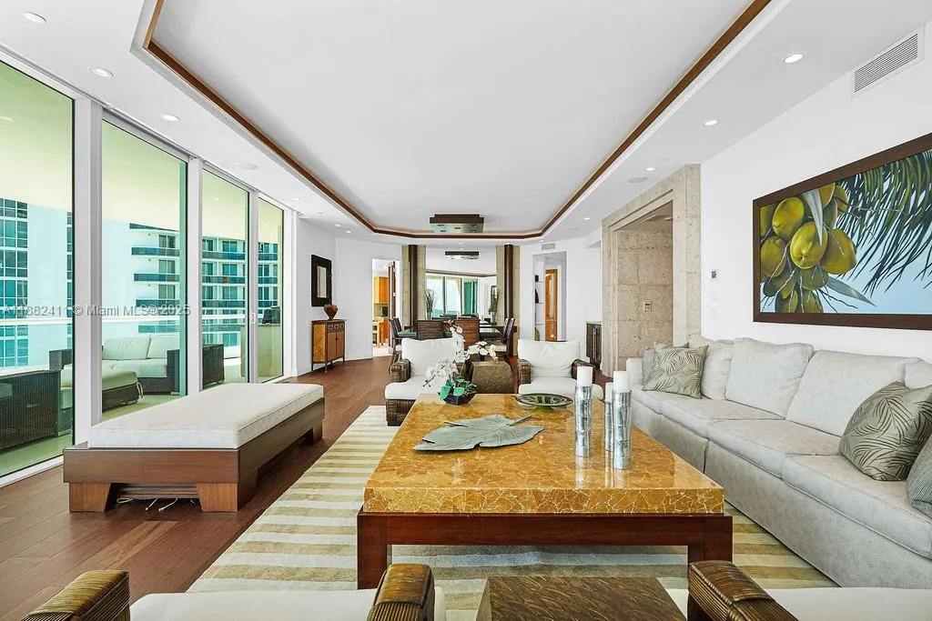 16047 Collins Ave, #2904
