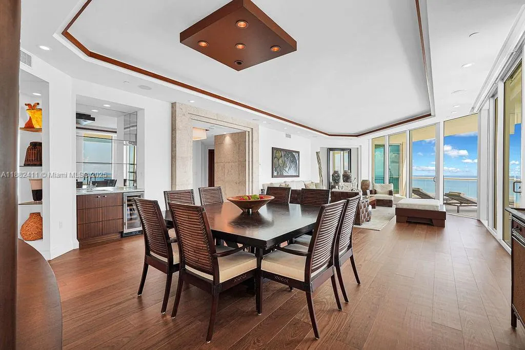 16047 Collins Ave, #2904