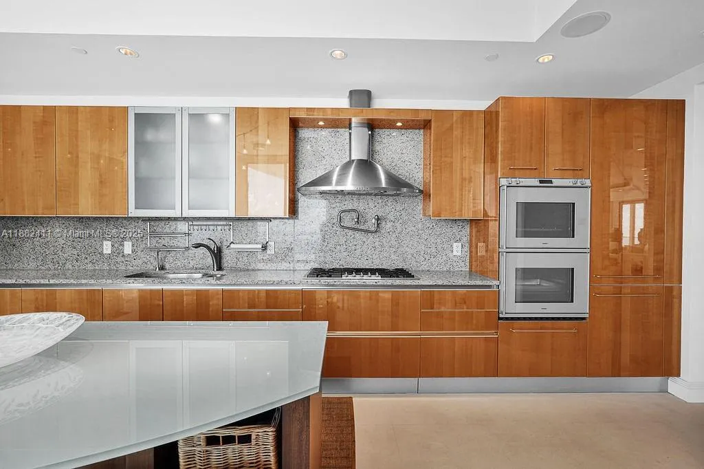 16047 Collins Ave, #2904