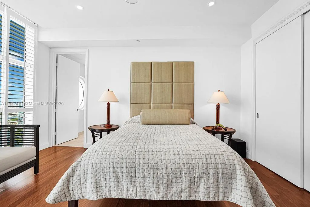 16047 Collins Ave, #2904