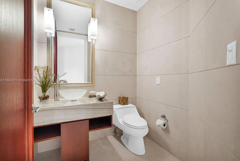 16047 Collins Ave, #2904