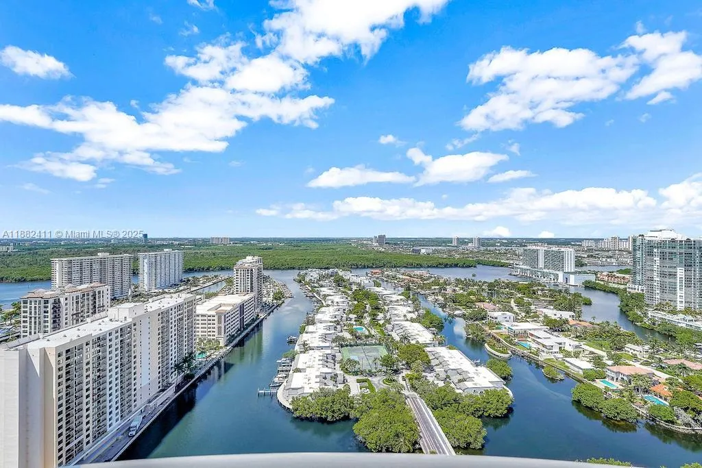 16047 Collins Ave, #2904