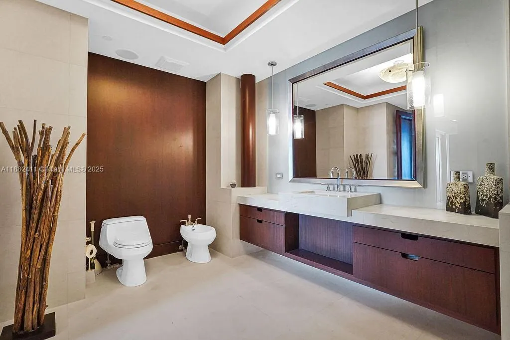 16047 Collins Ave, #2904