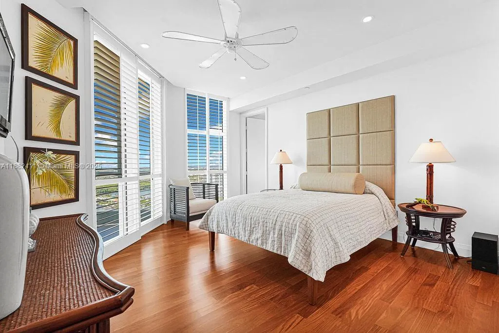 16047 Collins Ave, #2904