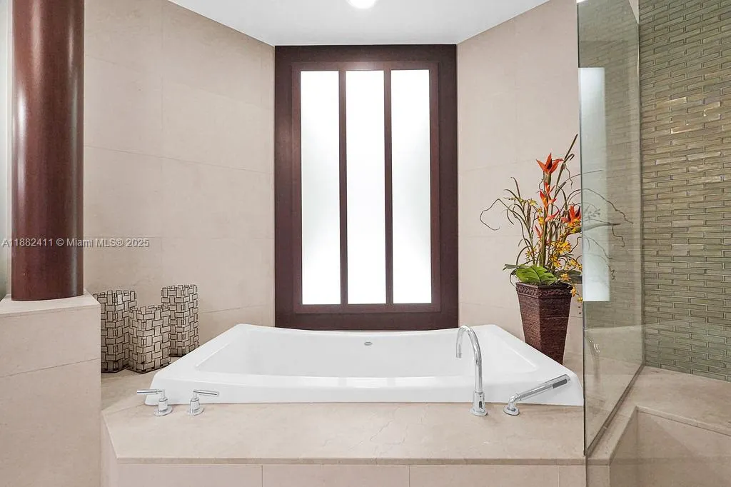 16047 Collins Ave, #2904