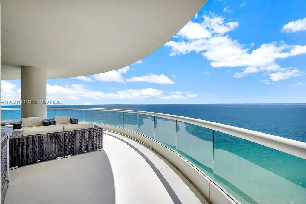 16047 Collins Ave, #2904