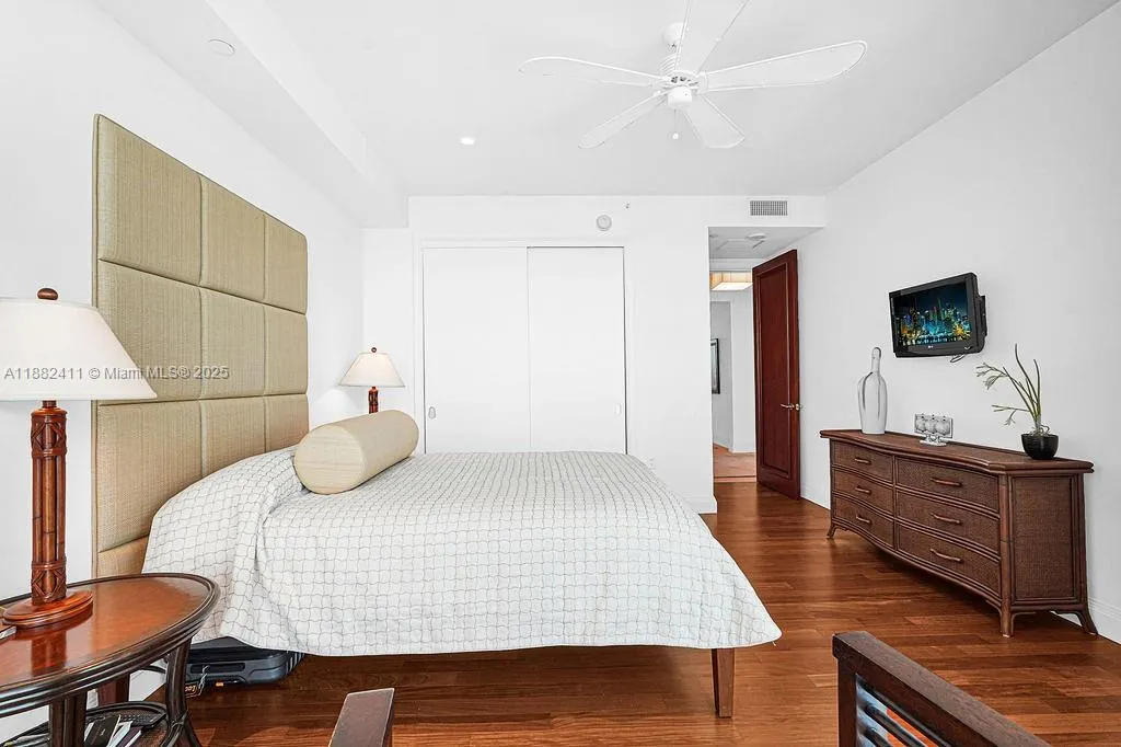 16047 Collins Ave, #2904