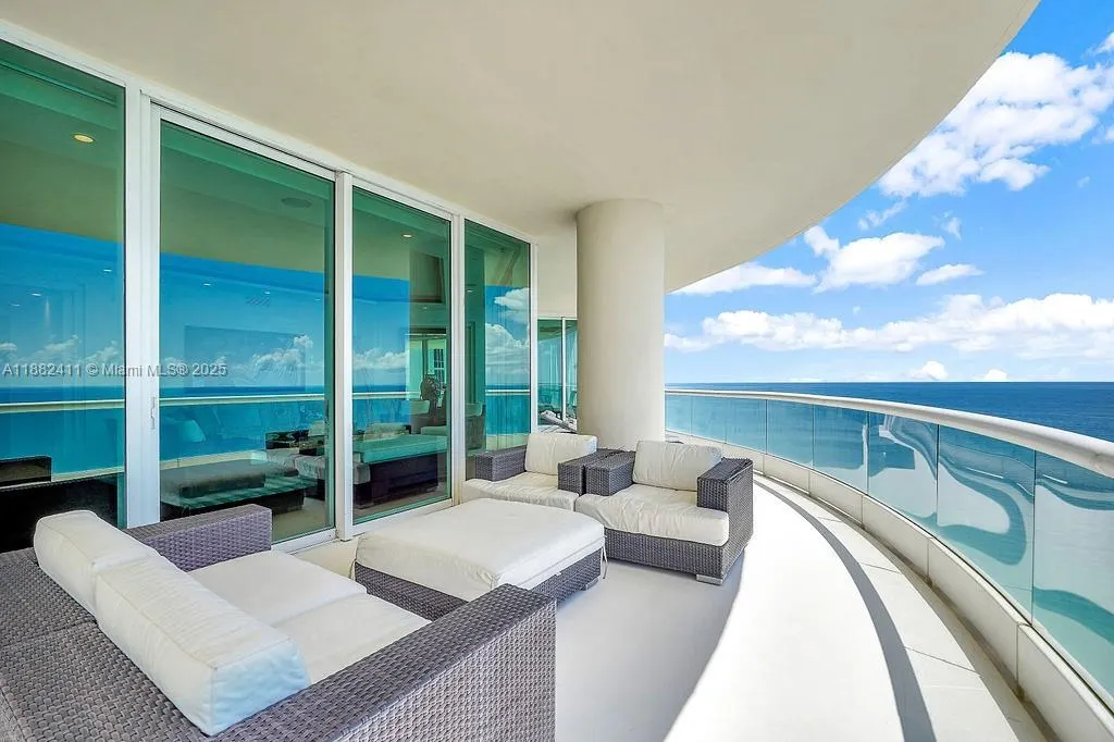 16047 Collins Ave, #2904