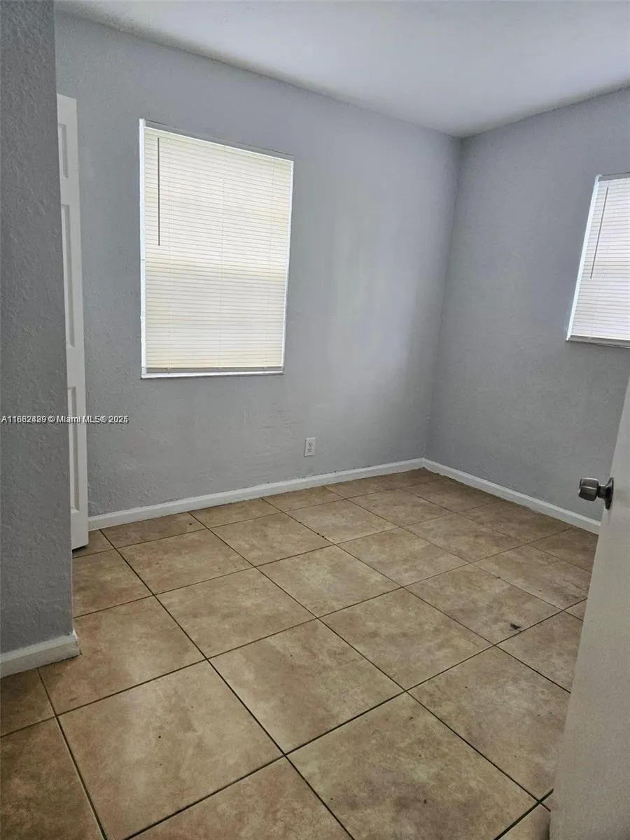 2724 NW 7th St