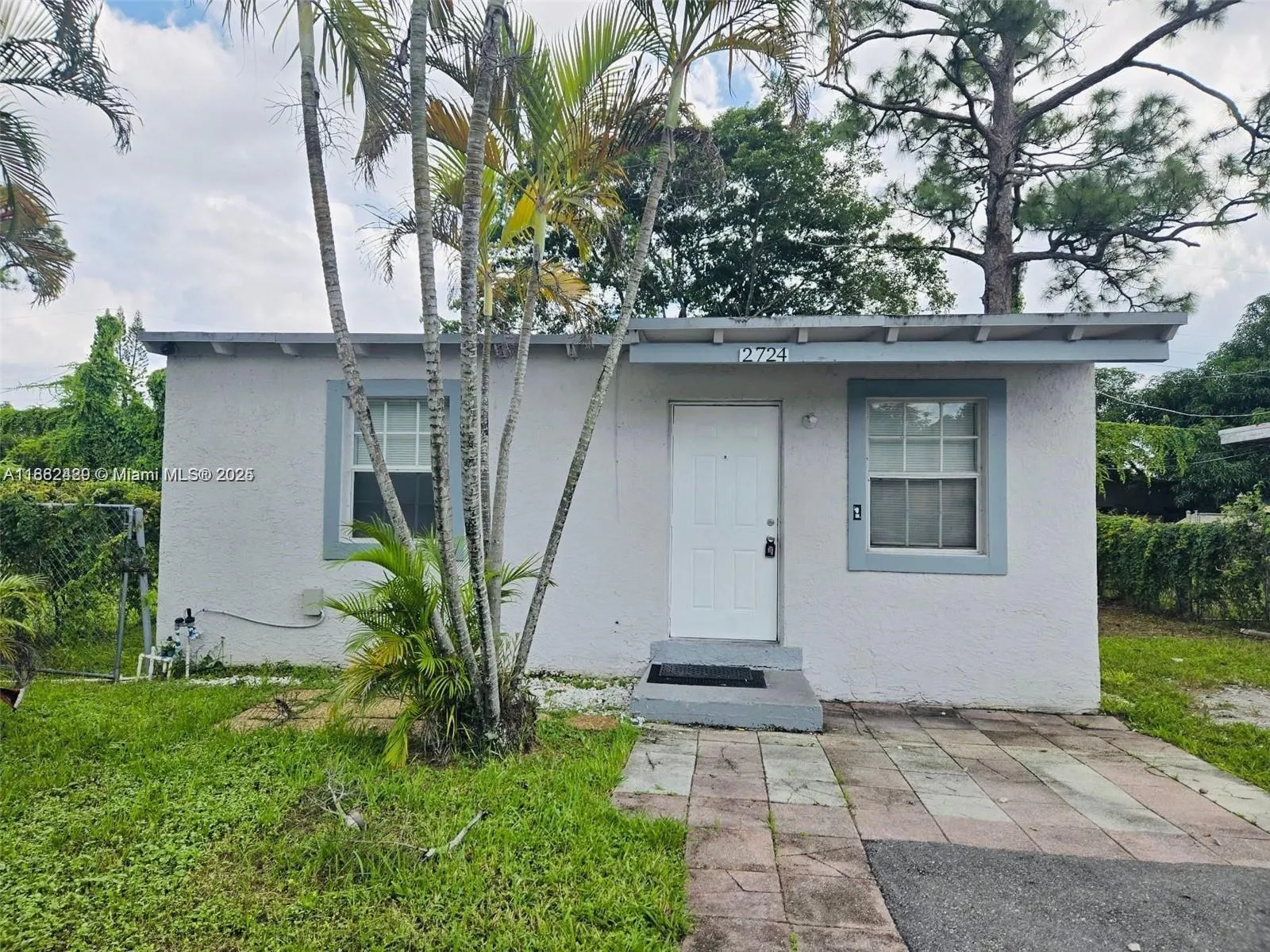 2724 NW 7th St