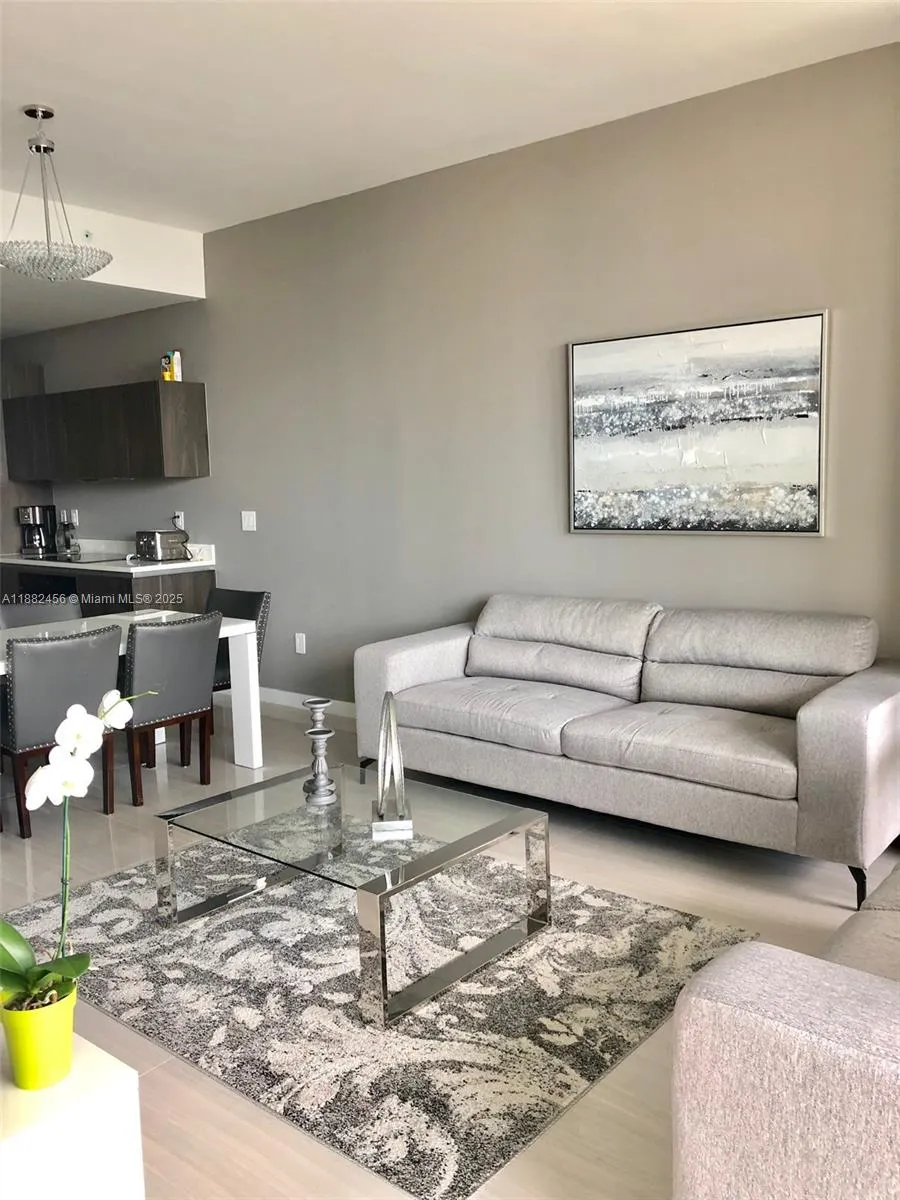 480 NE 31st St, #702