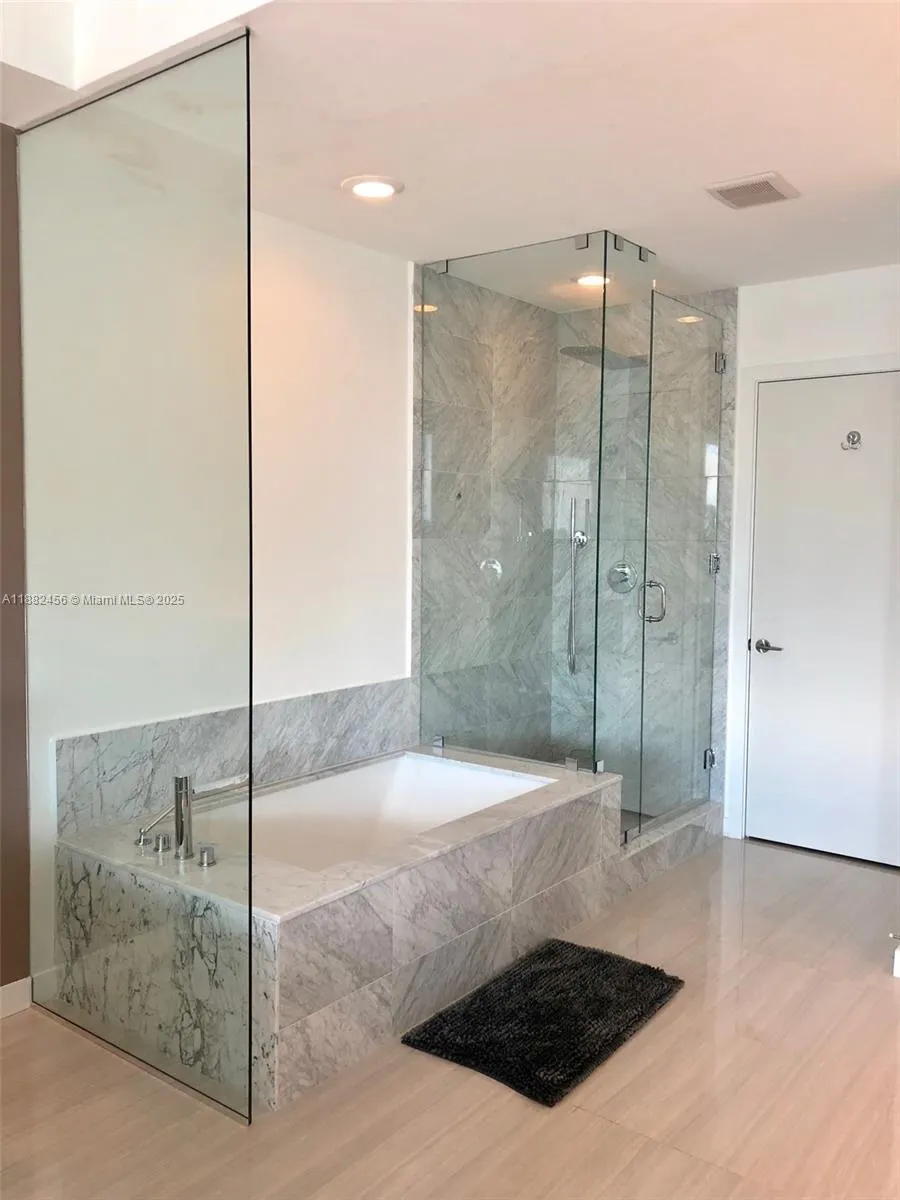480 NE 31st St, #702