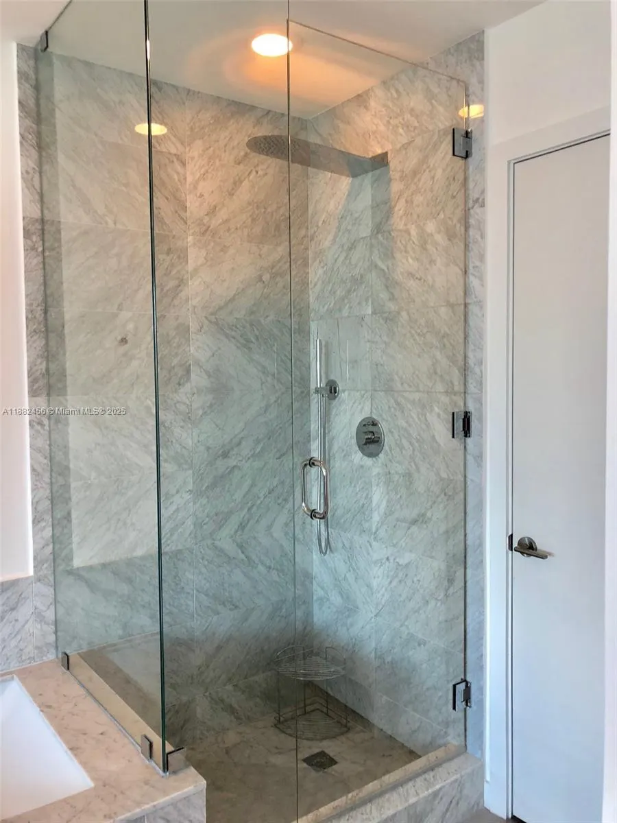 480 NE 31st St, #702