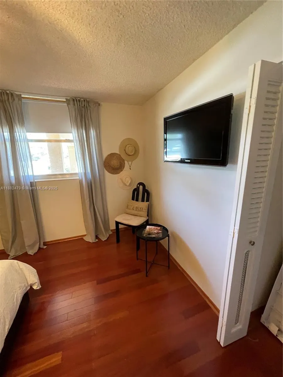 5301 NW 2nd Ave, #104