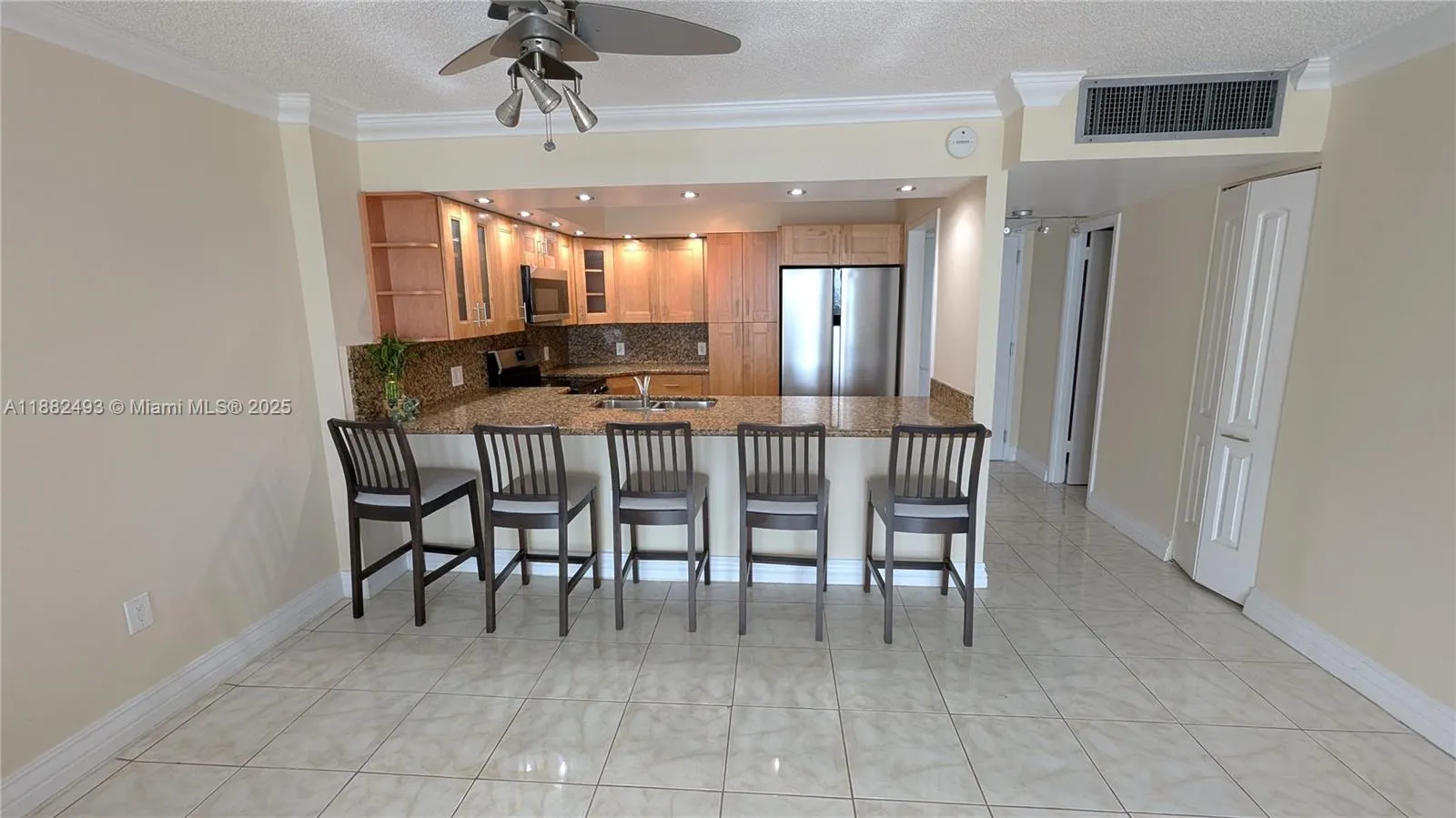 5701 Collins Ave, #1105