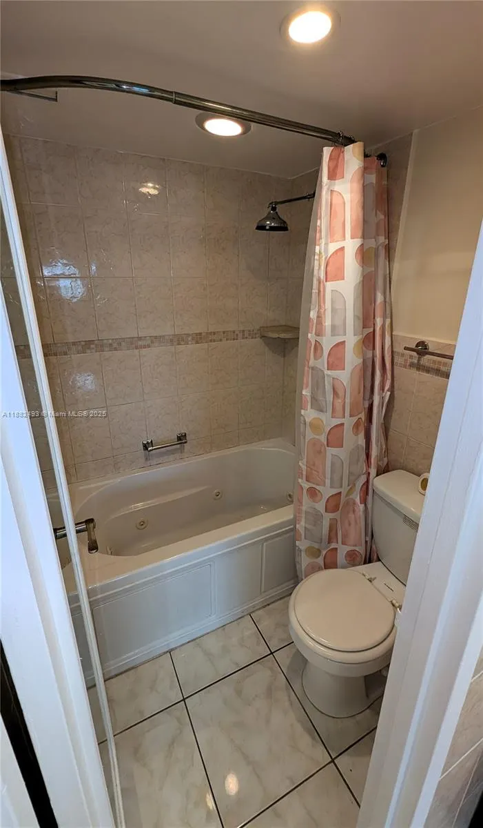 5701 Collins Ave, #1105