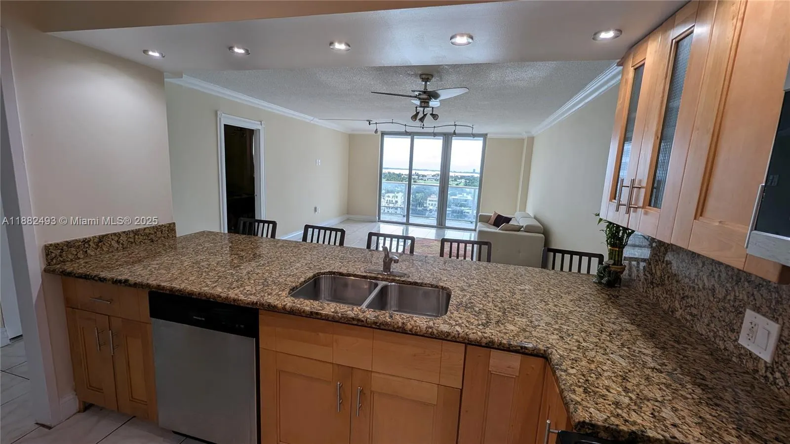 5701 Collins Ave, #1105