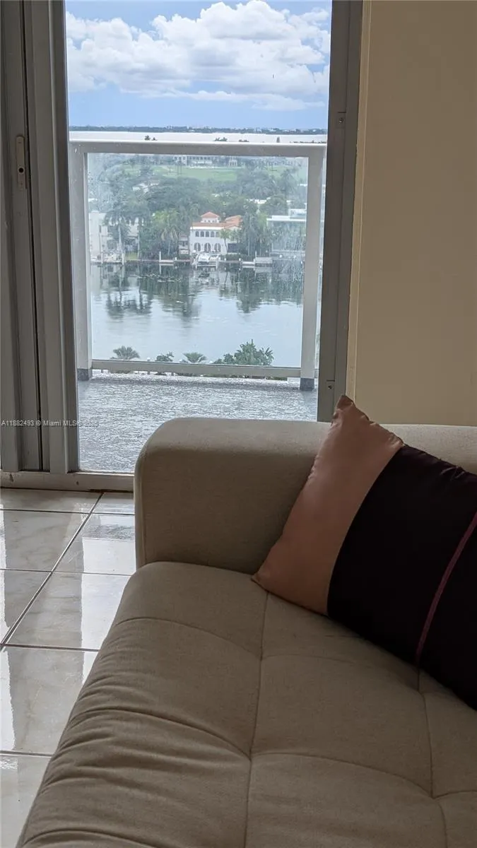5701 Collins Ave, #1105
