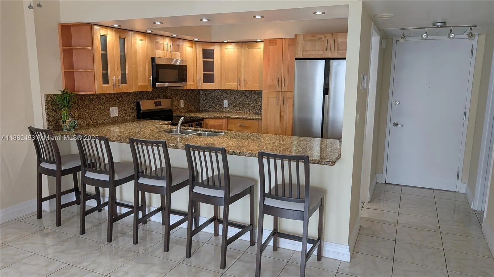 5701 Collins Ave, #1105