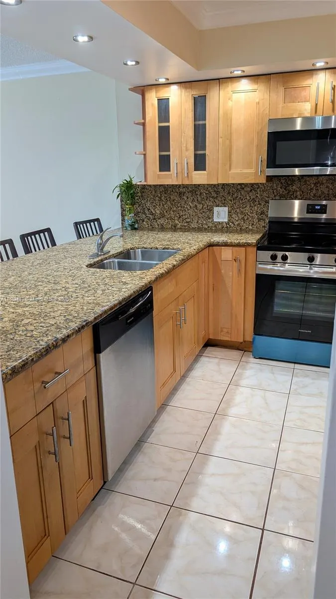 5701 Collins Ave, #1105