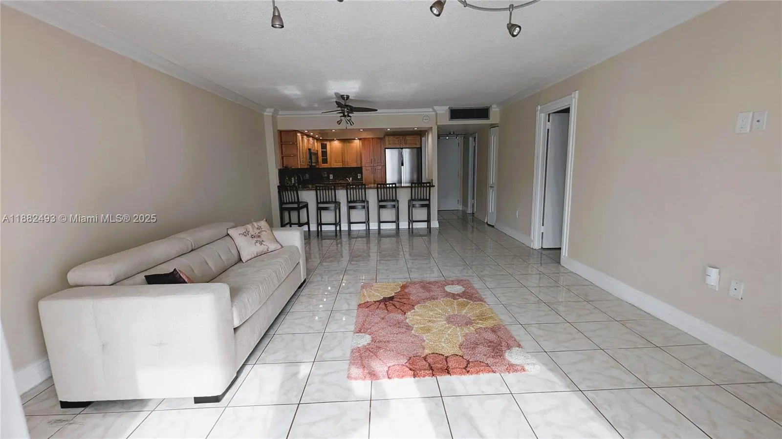 5701 Collins Ave, #1105