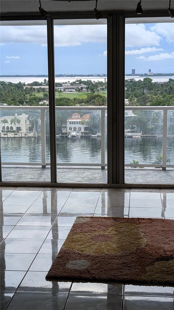 5701 Collins Ave, #1105