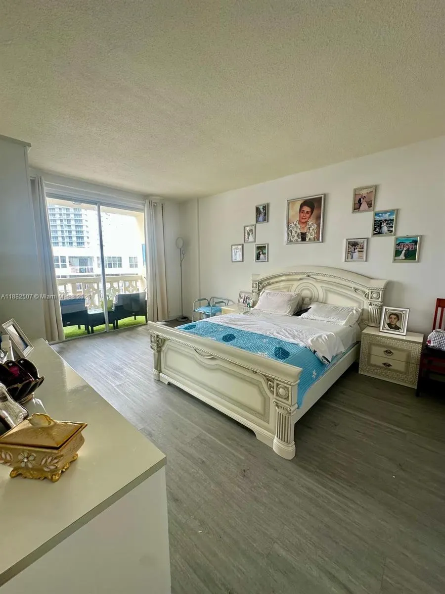 1825 S Ocean Dr, #PH-6