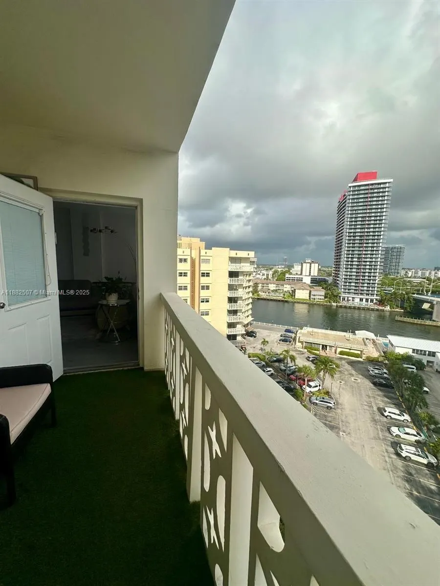 1825 S Ocean Dr, #PH-6