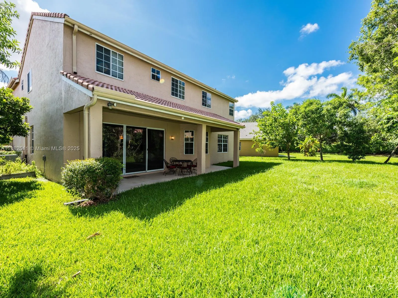 584 Cambridge Dr