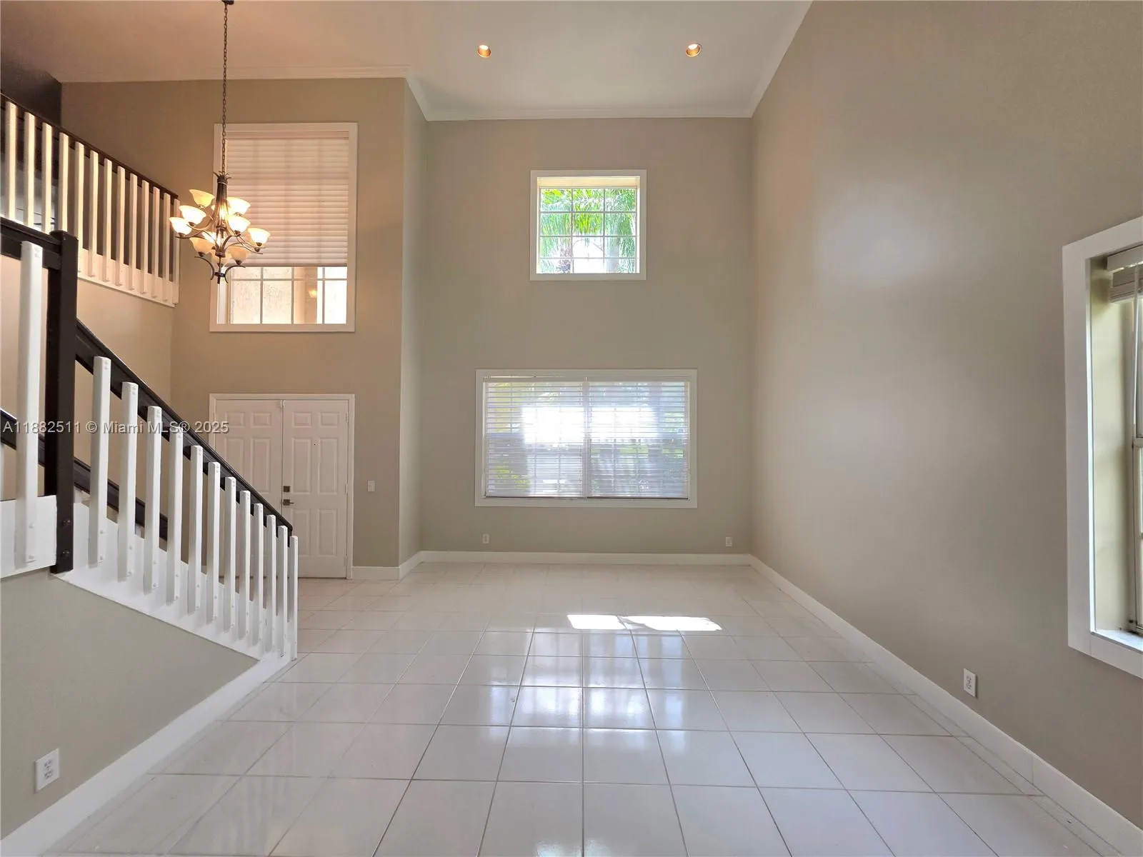 584 Cambridge Dr