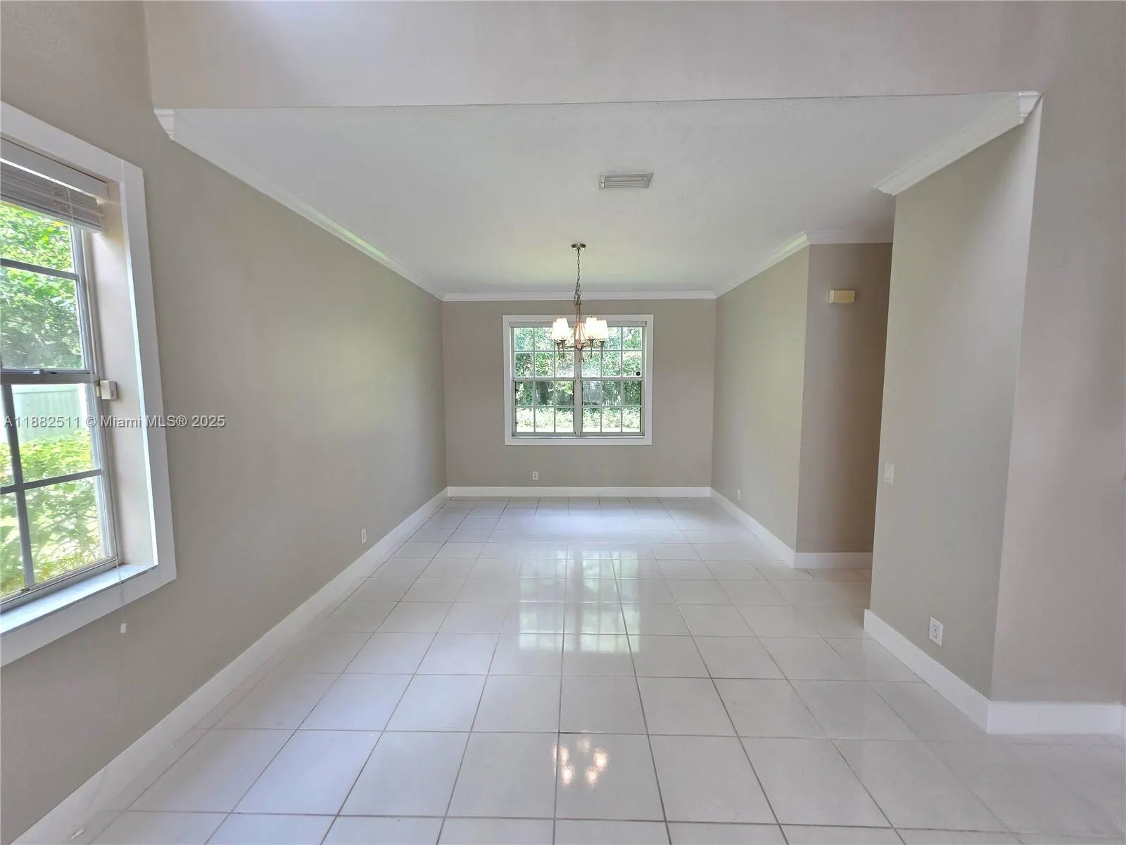 584 Cambridge Dr
