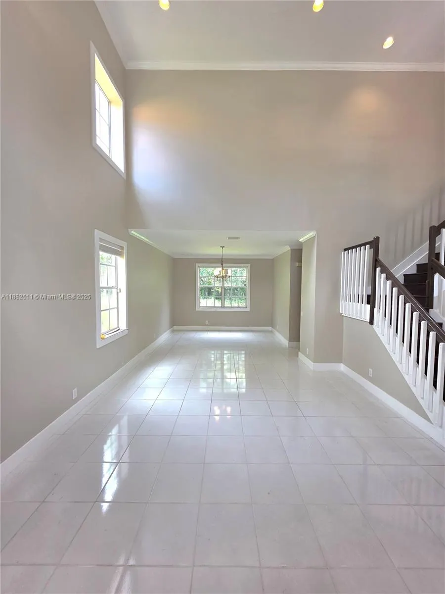 584 Cambridge Dr
