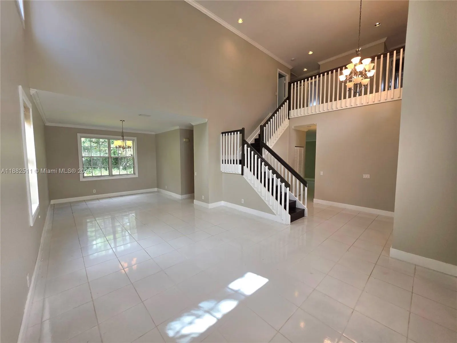 584 Cambridge Dr