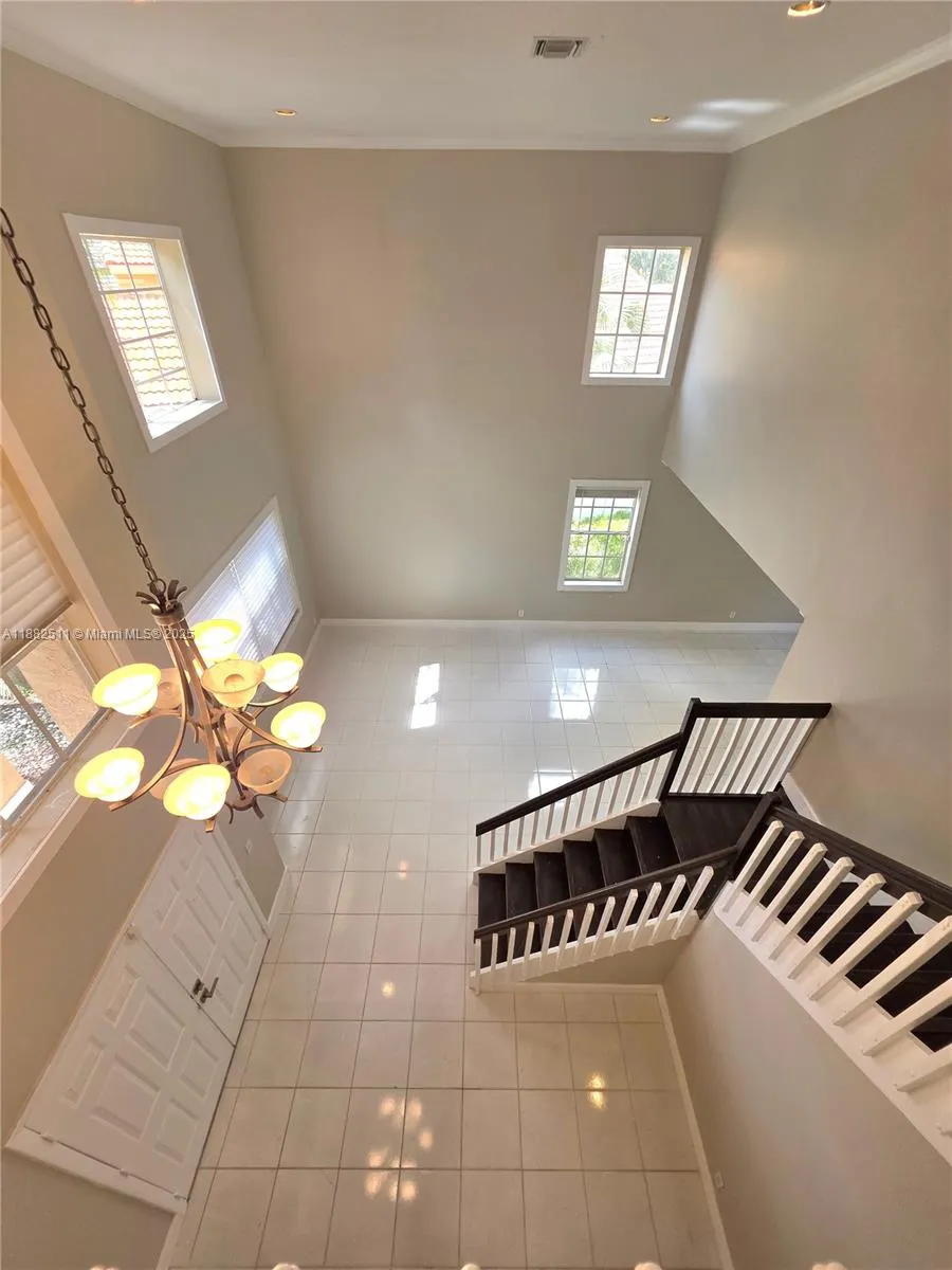 584 Cambridge Dr