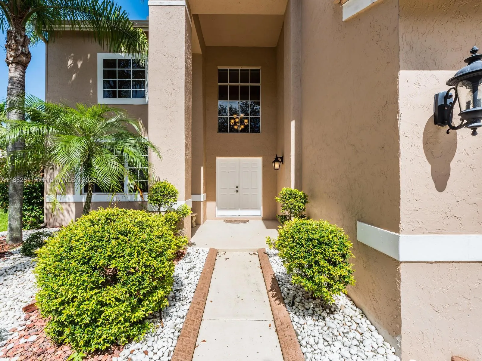 584 Cambridge Dr