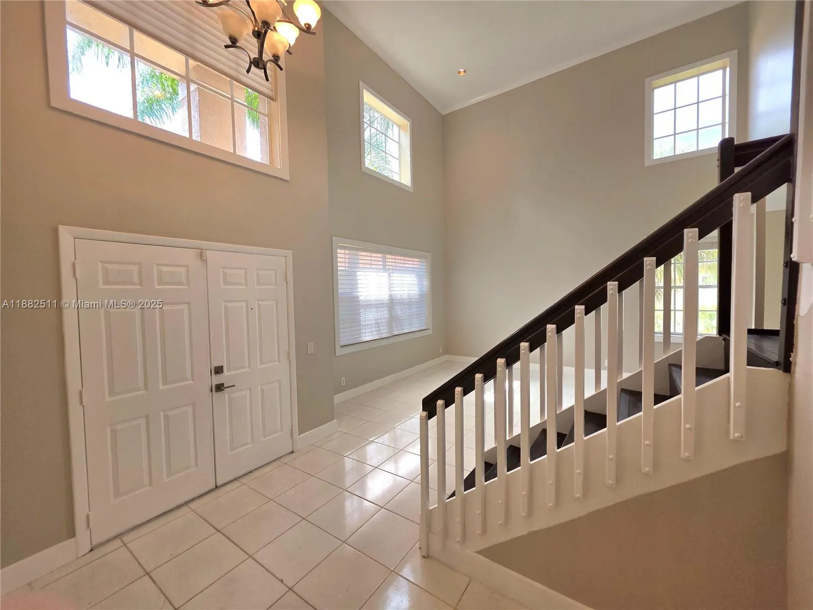584 Cambridge Dr