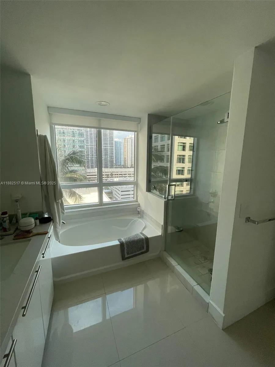 950 Brickell Bay Dr, #1210